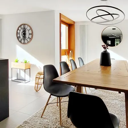 L'avantgardiste, Spacious 6 Bedrooms Duplex, Panoramic View Apartment *