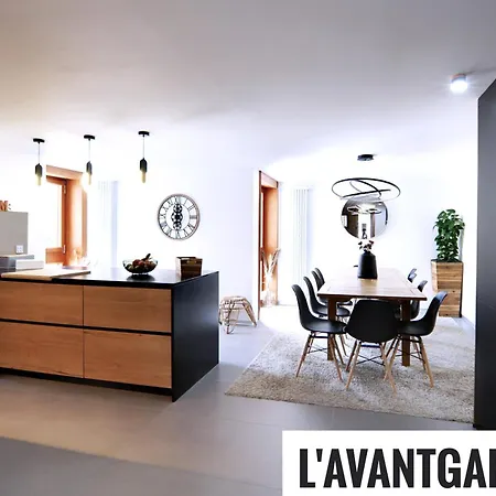 L'avantgardiste, Spacious 6 Bedrooms Duplex, Panoramic View Apartment