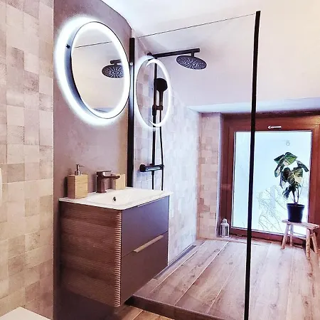 アパート L'avantgardiste, Spacious 6 Bedrooms Duplex, Panoramic View クラン